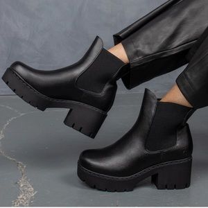 *NWOB* Orson Switch Chelsea Boot by koi Footwear